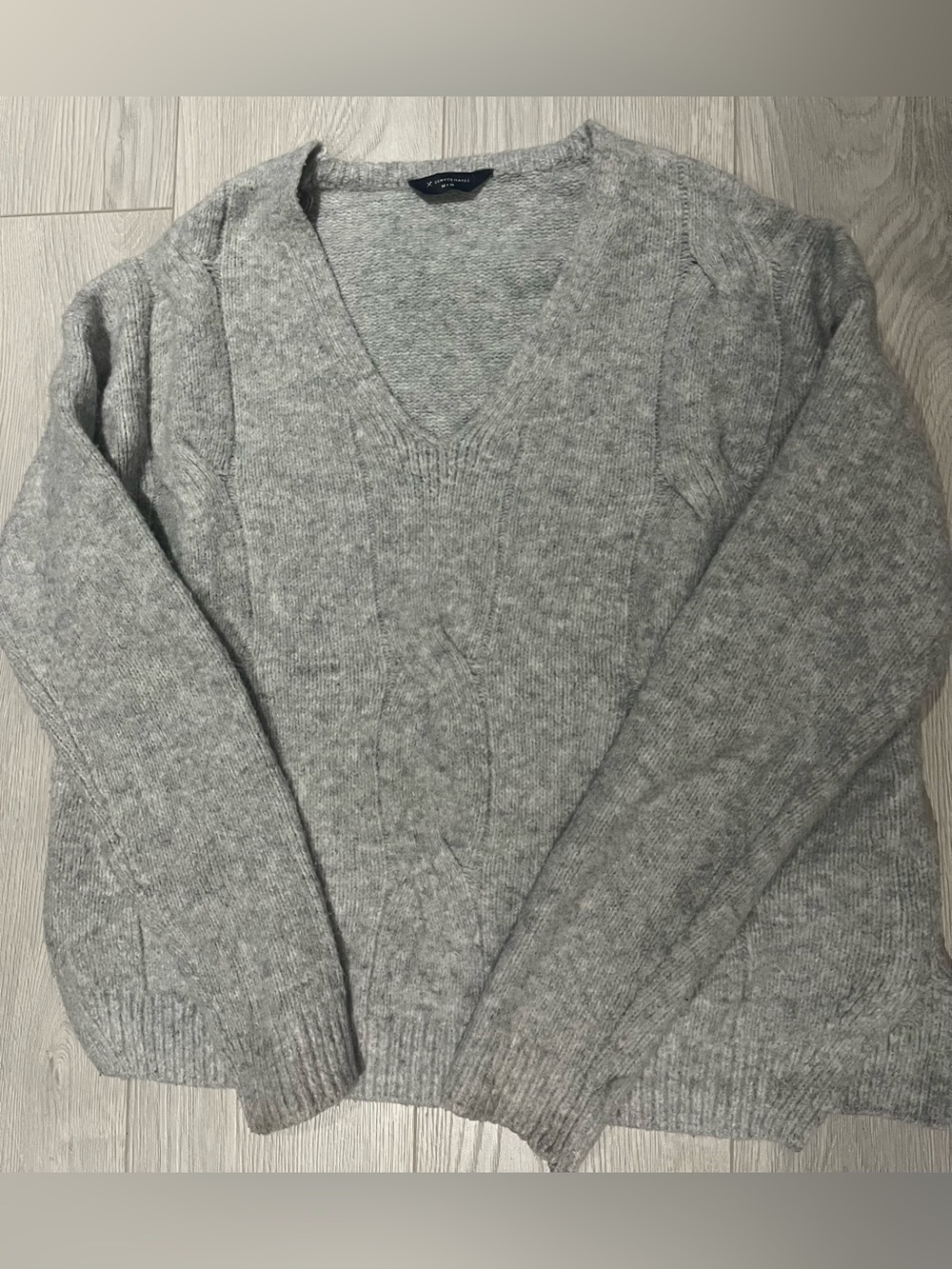 Heather Gray V-Neck Knit Sweater 🩷